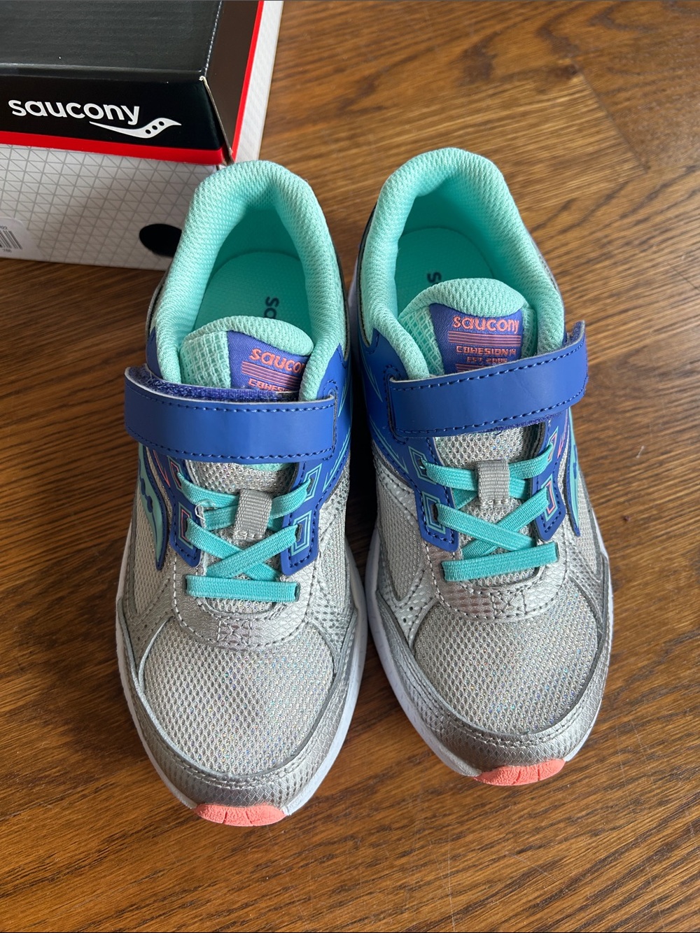 NWT Saucony Cohesion 14 Sneakers in Silver/Periwinkle/Turquoise, size 1